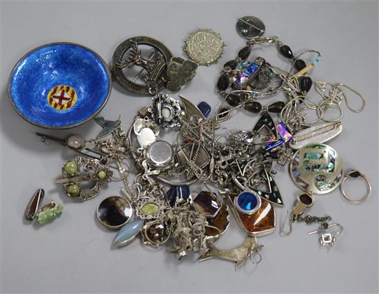 A quantity of mixed jewellery including silver